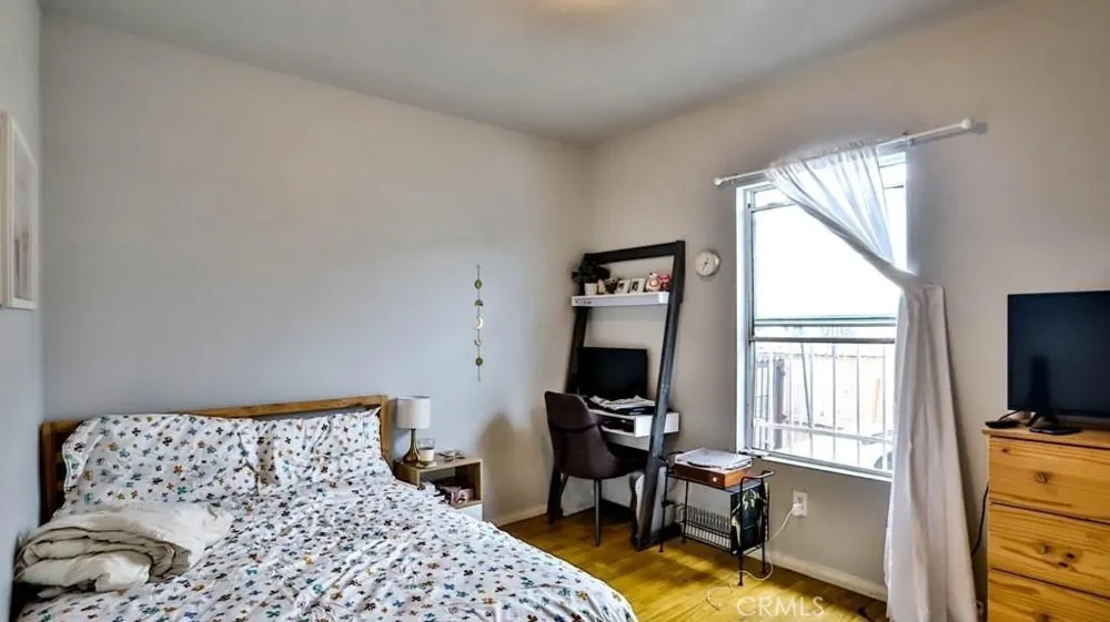 6414 S Hoover Street Los Angeles, CA 90044