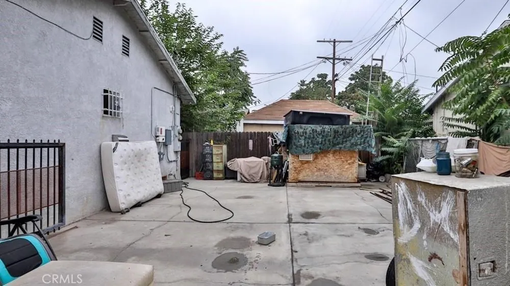 6414 S Hoover Street Los Angeles, CA 90044