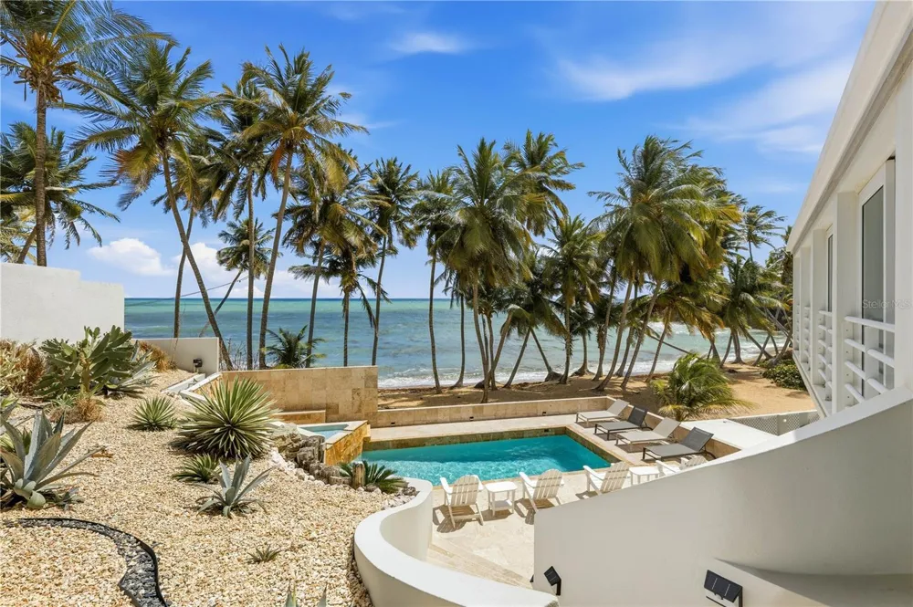 32 SHELL CASTLE Humacao, PR 00791
