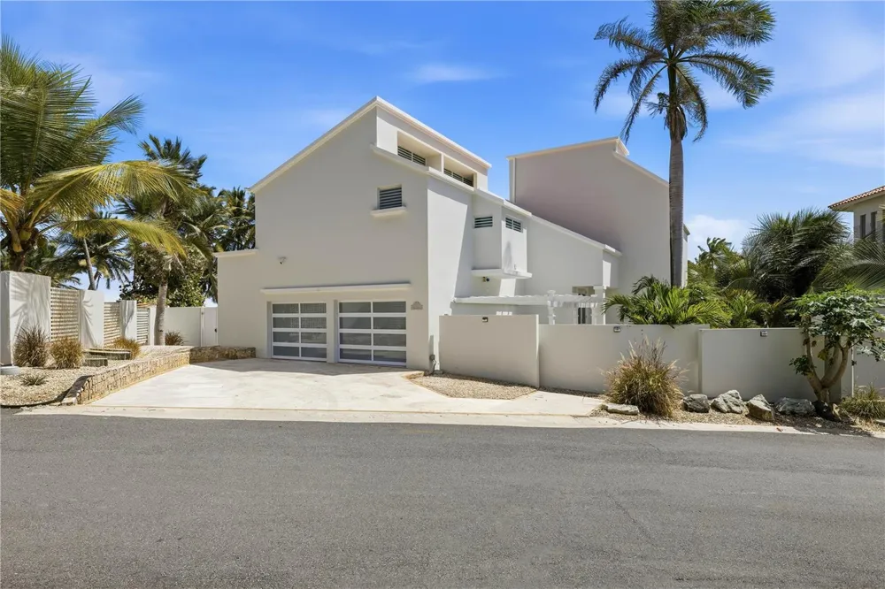 32 SHELL CASTLE Humacao, PR 00791