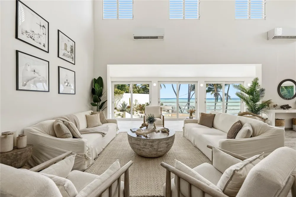 32 SHELL CASTLE Humacao, PR 00791