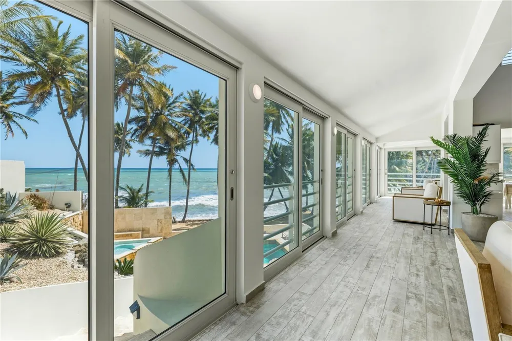 32 SHELL CASTLE Humacao, PR 00791