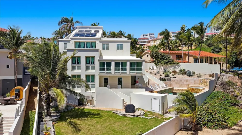 32 SHELL CASTLE Humacao, PR 00791