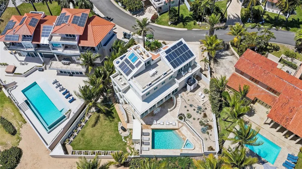 32 SHELL CASTLE Humacao, PR 00791