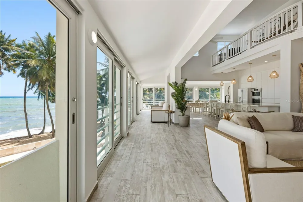 32 SHELL CASTLE Humacao, PR 00791