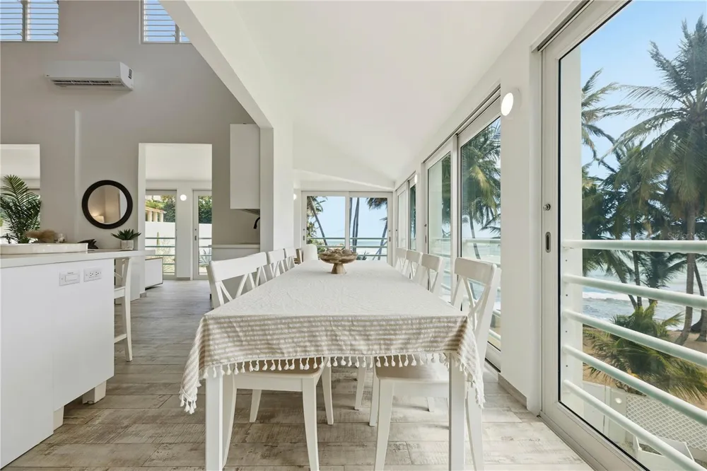 32 SHELL CASTLE Humacao, PR 00791