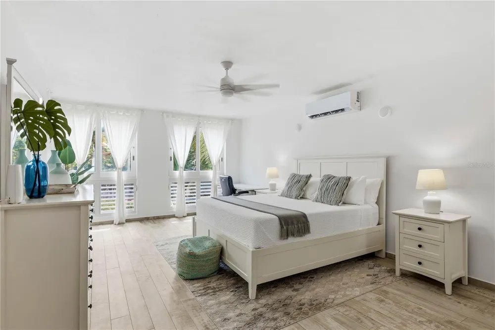 32 SHELL CASTLE Humacao, PR 00791