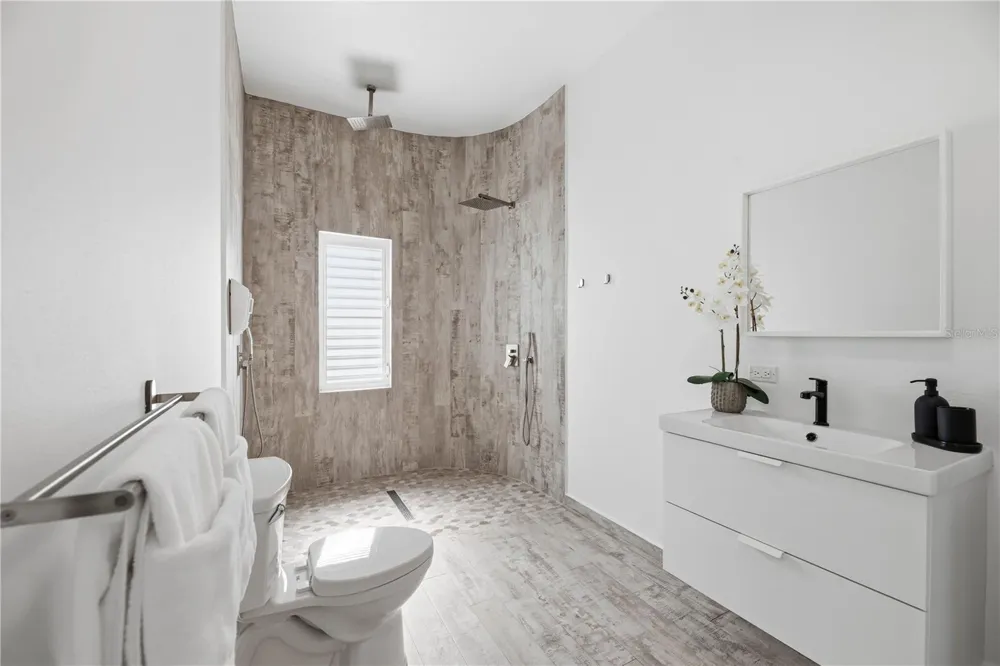 32 SHELL CASTLE Humacao, PR 00791