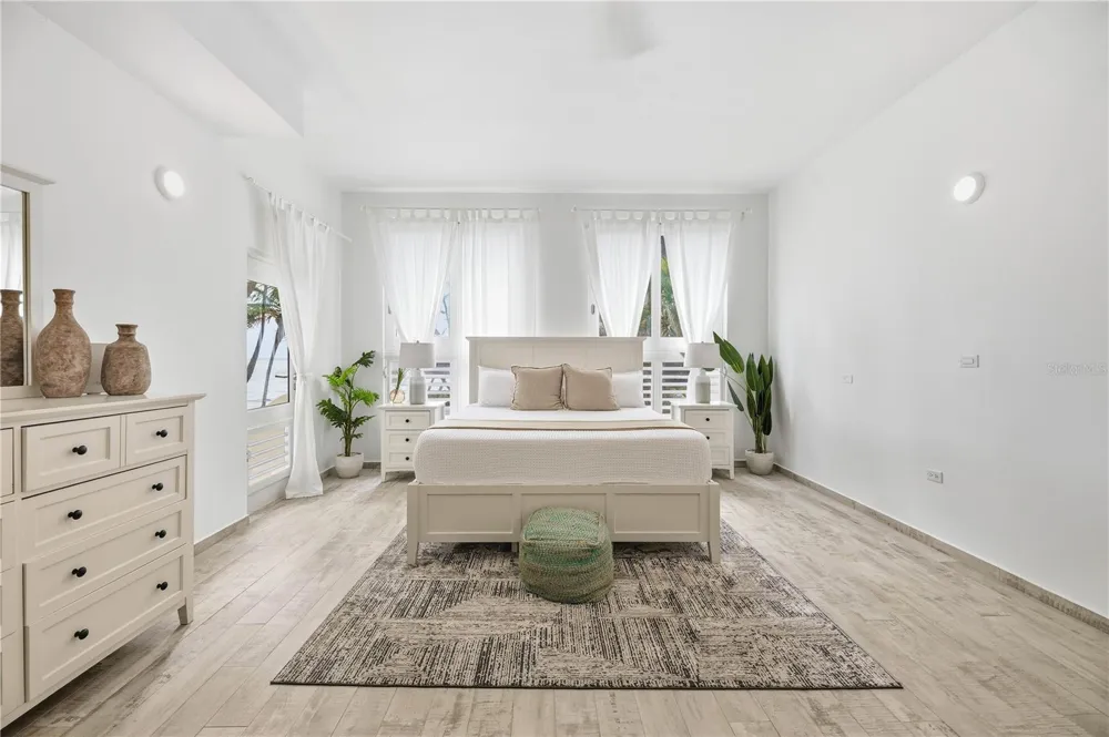 32 SHELL CASTLE Humacao, PR 00791