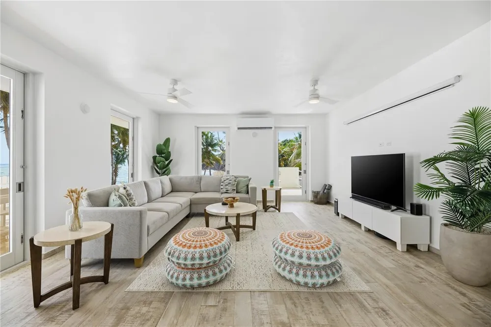 32 SHELL CASTLE Humacao, PR 00791