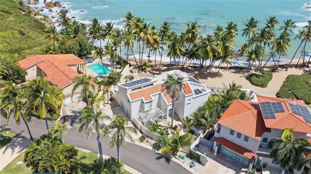 32 SHELL CASTLE Humacao, PR 00791