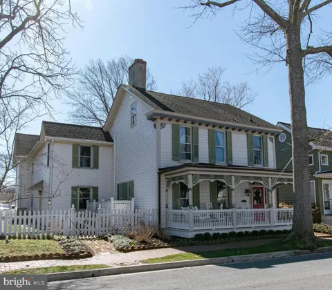 114 W CHESTNUT STREET