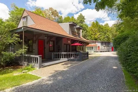 11 Old Depot Way