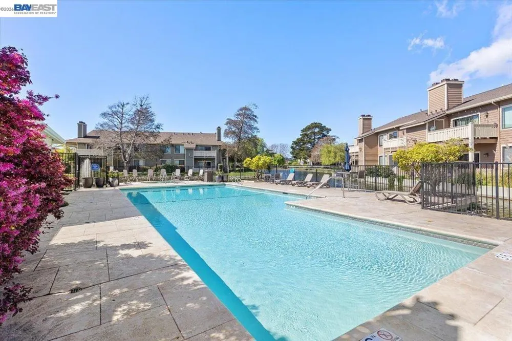 130 Lakeshore Ct Richmond, CA 94804