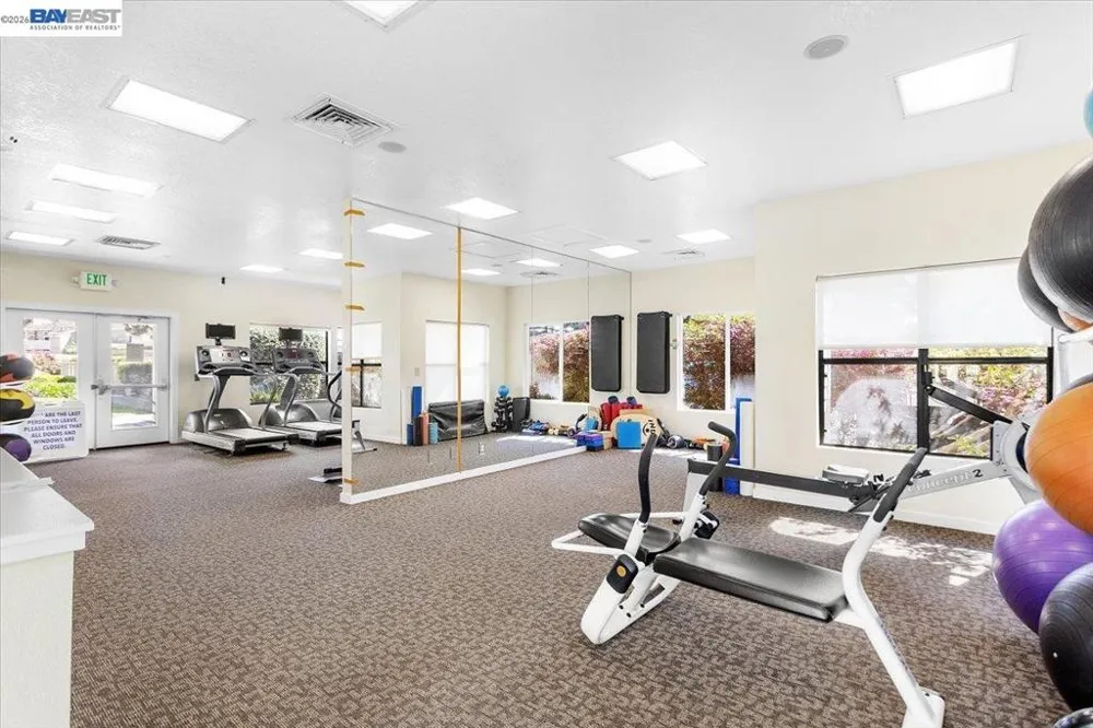130 Lakeshore Ct Richmond, CA 94804