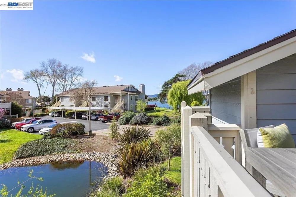 130 Lakeshore Ct Richmond, CA 94804