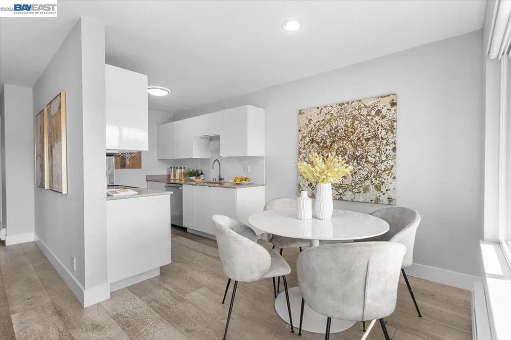 130 Lakeshore Ct Richmond, CA 94804