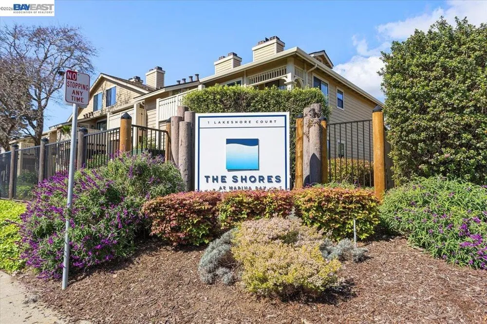 130 Lakeshore Ct Richmond, CA 94804