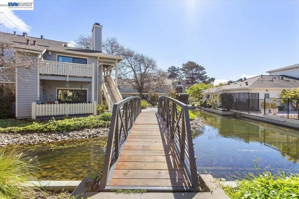 130 Lakeshore Ct Richmond, CA 94804