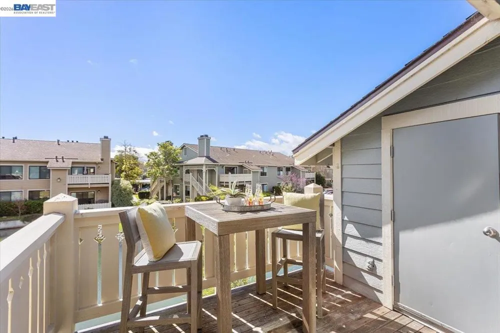 130 Lakeshore Ct Richmond, CA 94804
