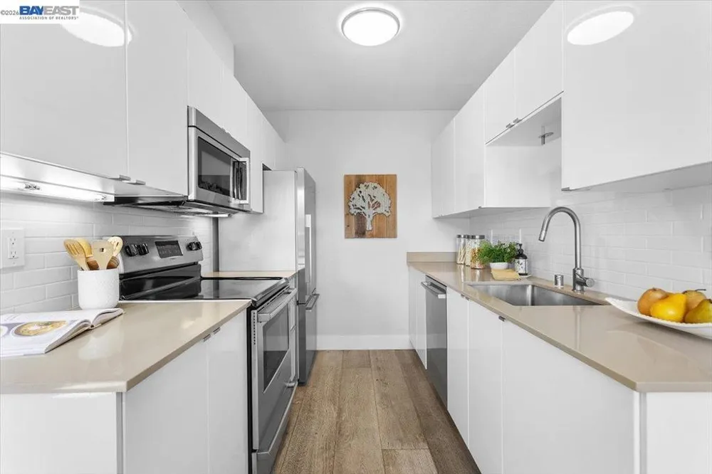 130 Lakeshore Ct Richmond, CA 94804