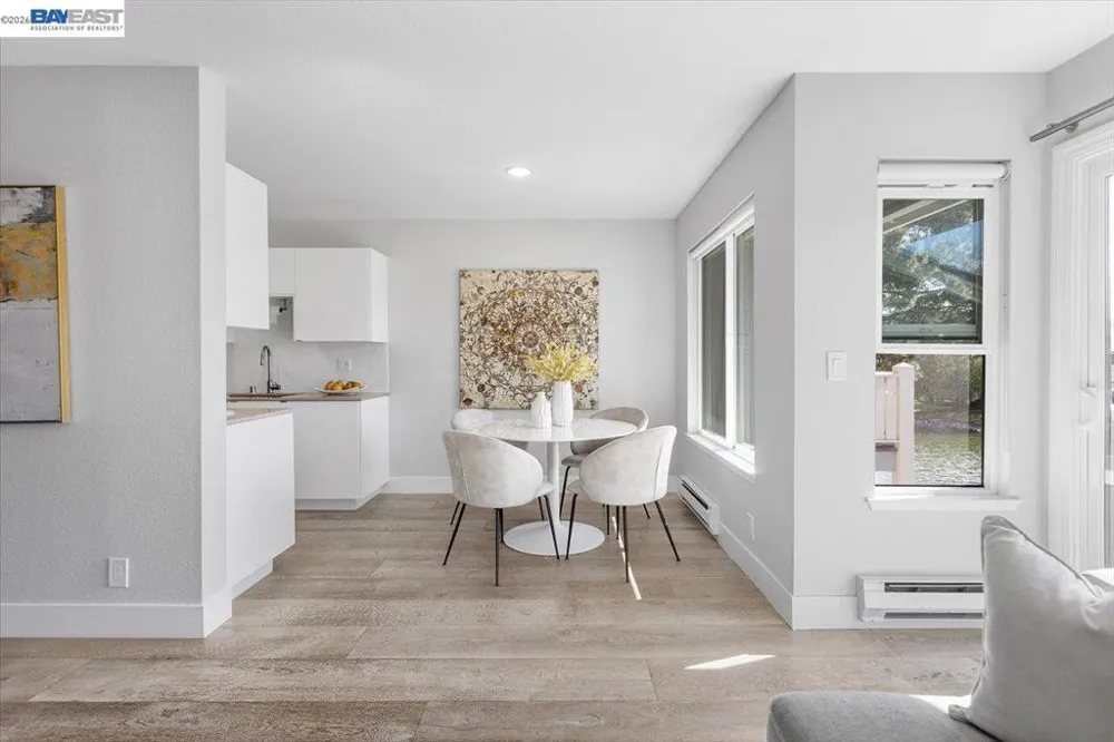 130 Lakeshore Ct Richmond, CA 94804