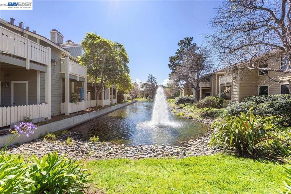 130 Lakeshore Ct Richmond, CA 94804