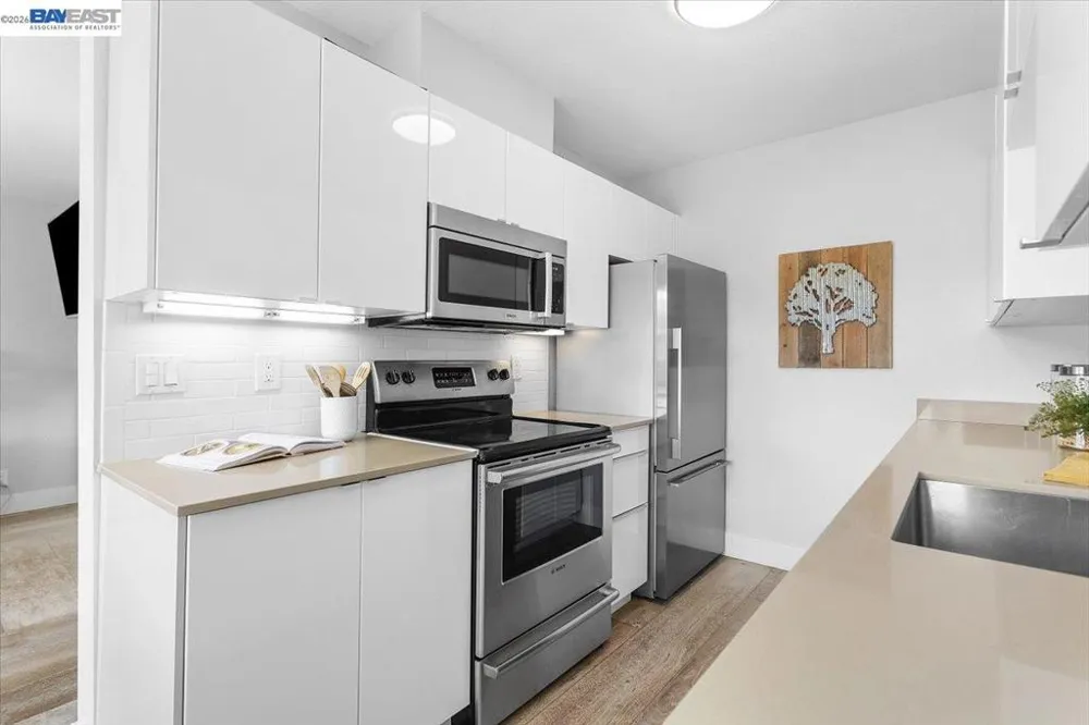 130 Lakeshore Ct Richmond, CA 94804