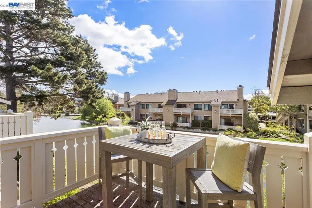 130 Lakeshore Ct Richmond, CA 94804