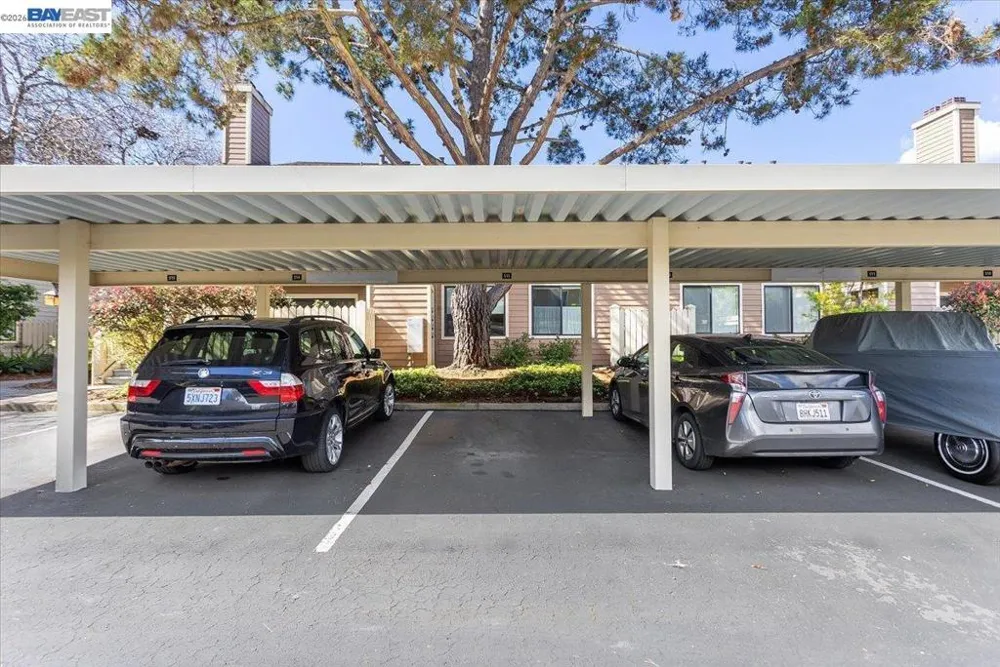 130 Lakeshore Ct Richmond, CA 94804
