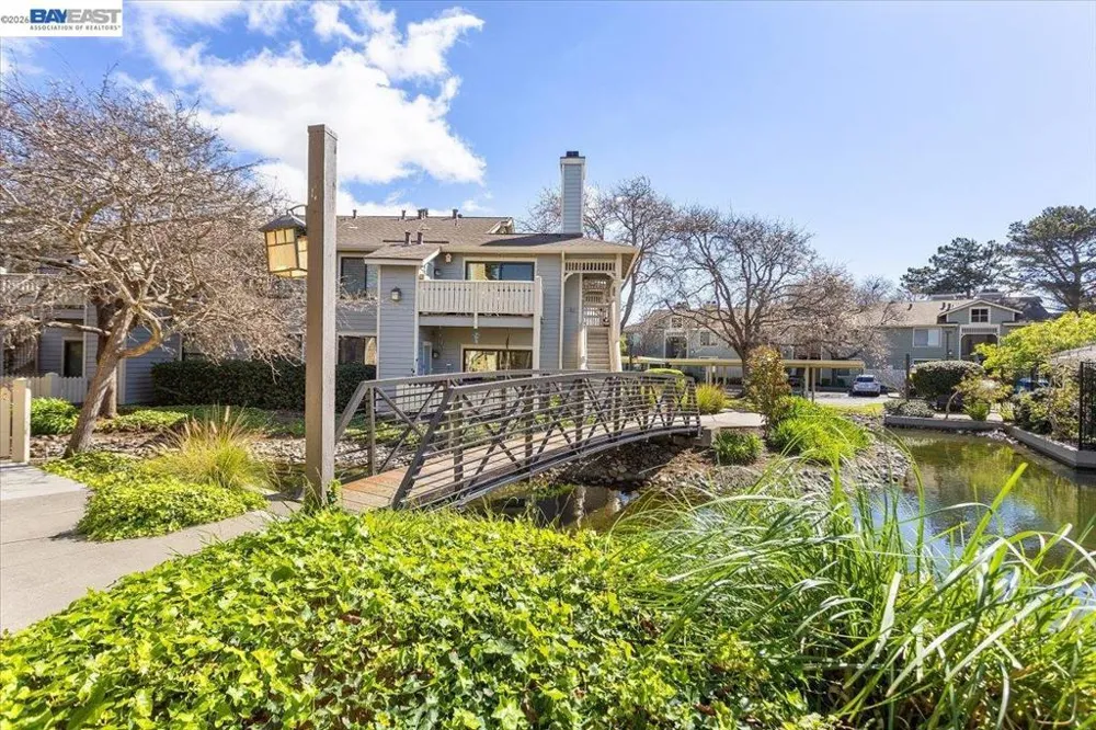 130 Lakeshore Ct Richmond, CA 94804
