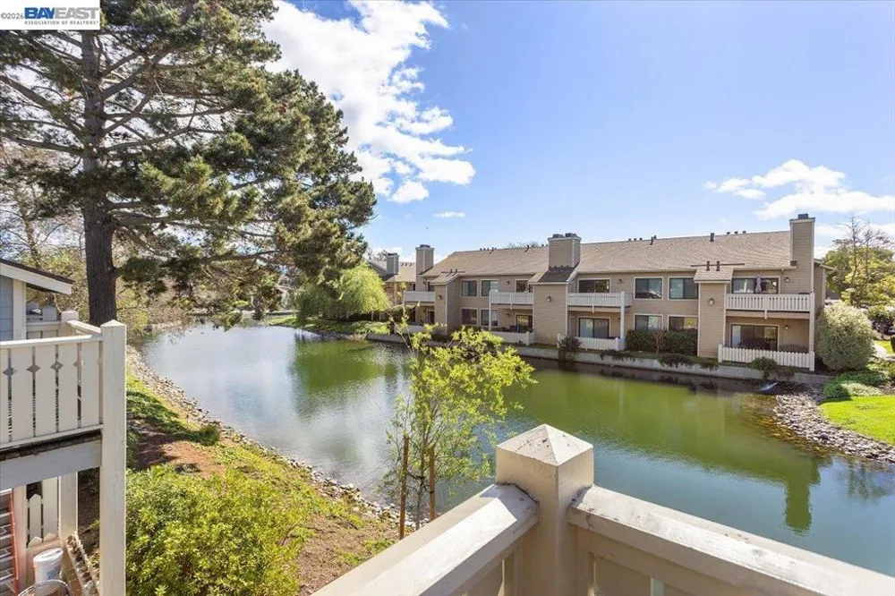 130 Lakeshore Ct Richmond, CA 94804