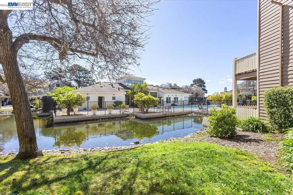 130 Lakeshore Ct Richmond, CA 94804