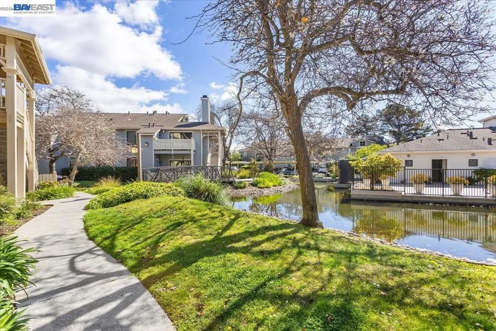 130 Lakeshore Ct Richmond, CA 94804