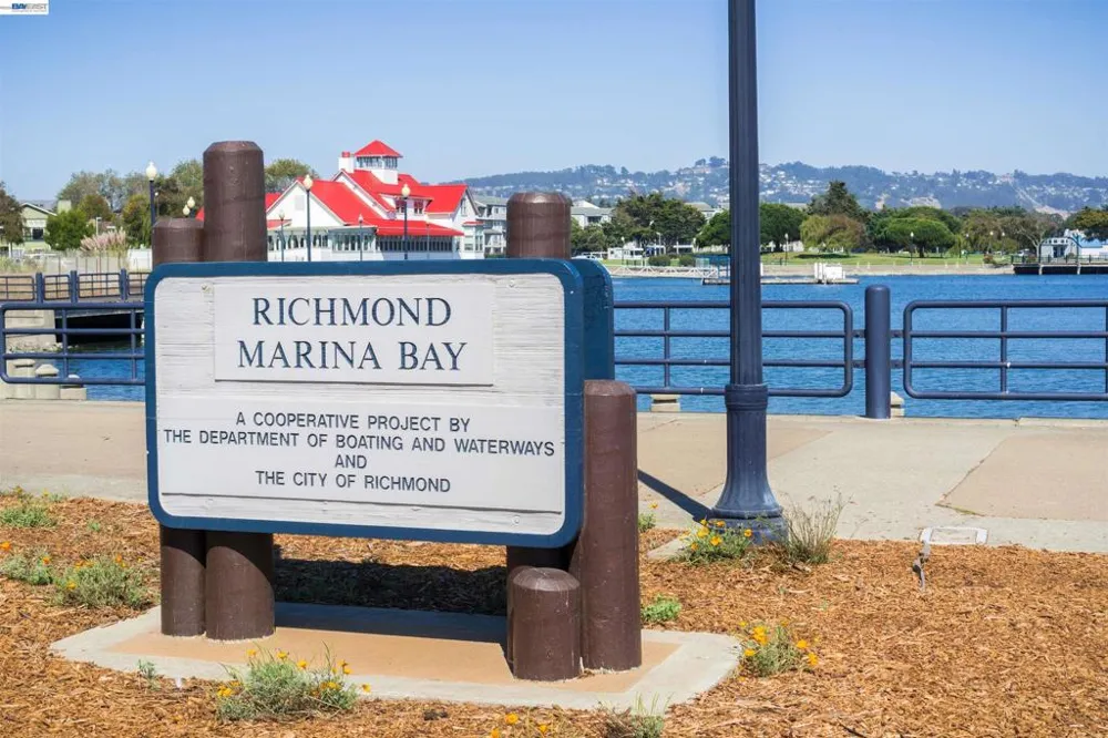 130 Lakeshore Ct Richmond, CA 94804