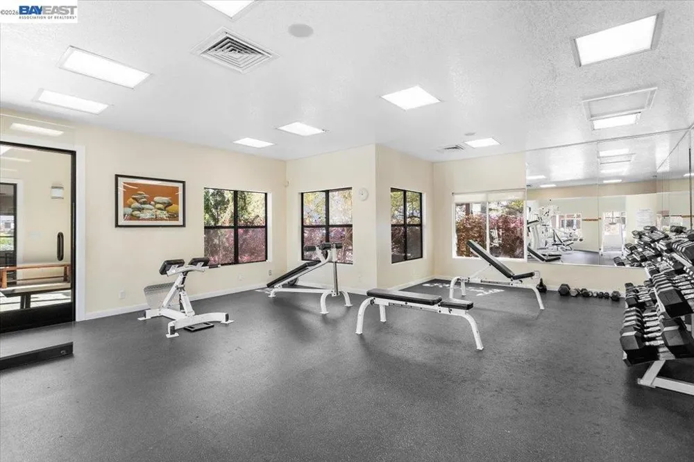 130 Lakeshore Ct Richmond, CA 94804