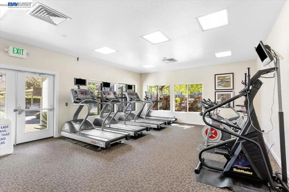 130 Lakeshore Ct Richmond, CA 94804