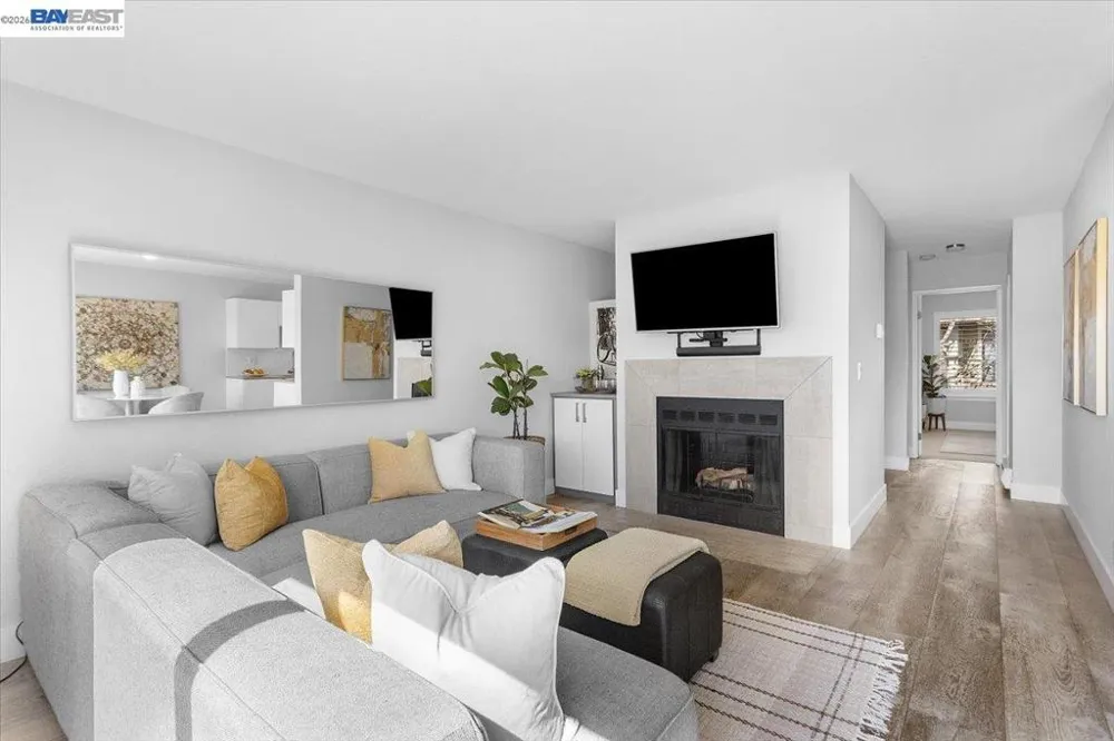 130 Lakeshore Ct Richmond, CA 94804