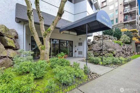 5000 California Avenue SW #406
