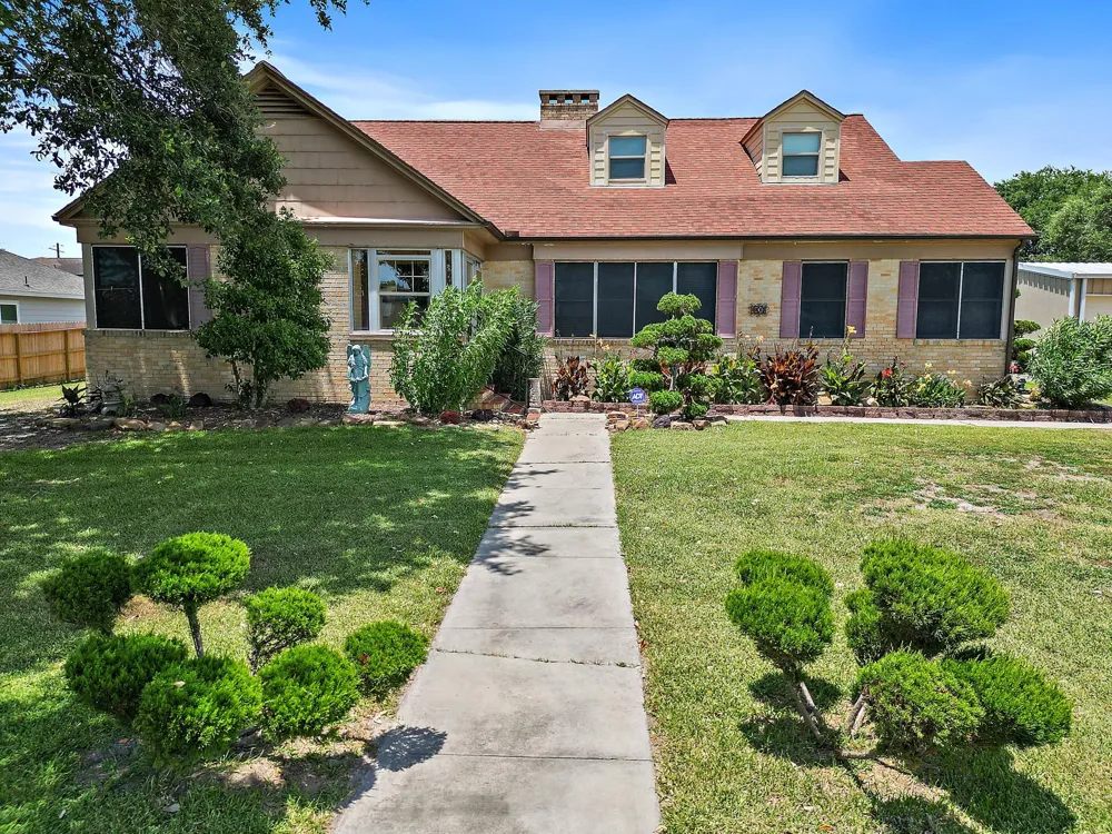405 Park Street Anahuac, TX 77514