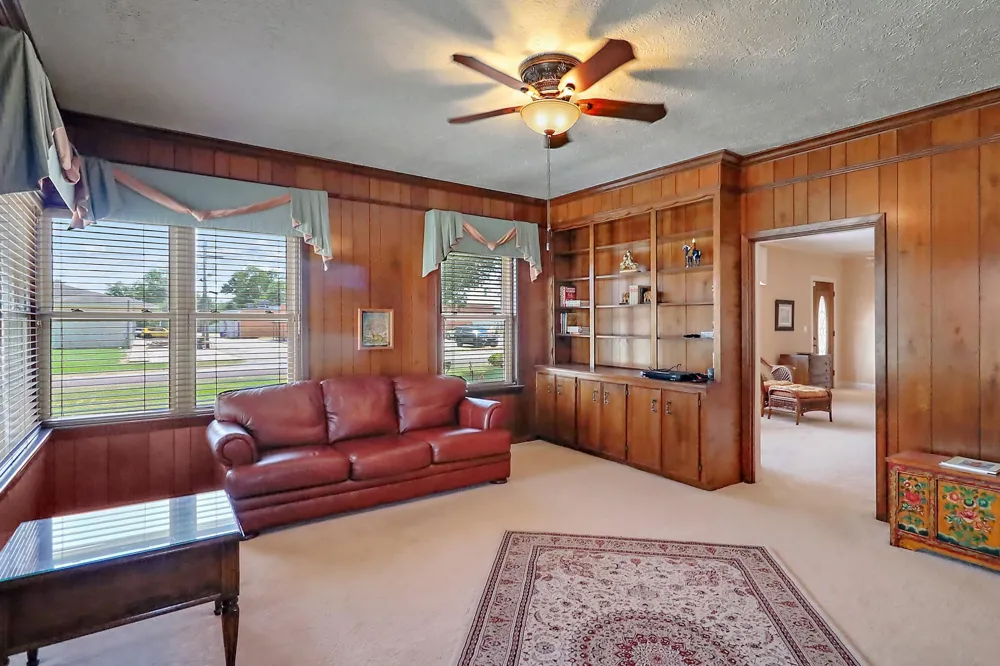 405 Park Street Anahuac, TX 77514