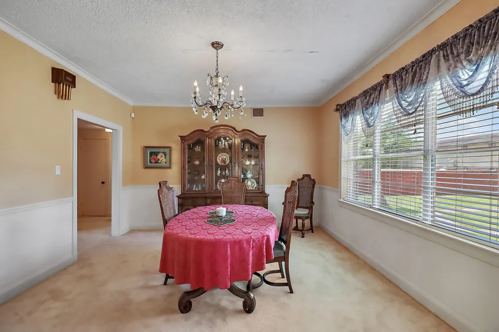 405 Park Street Anahuac, TX 77514