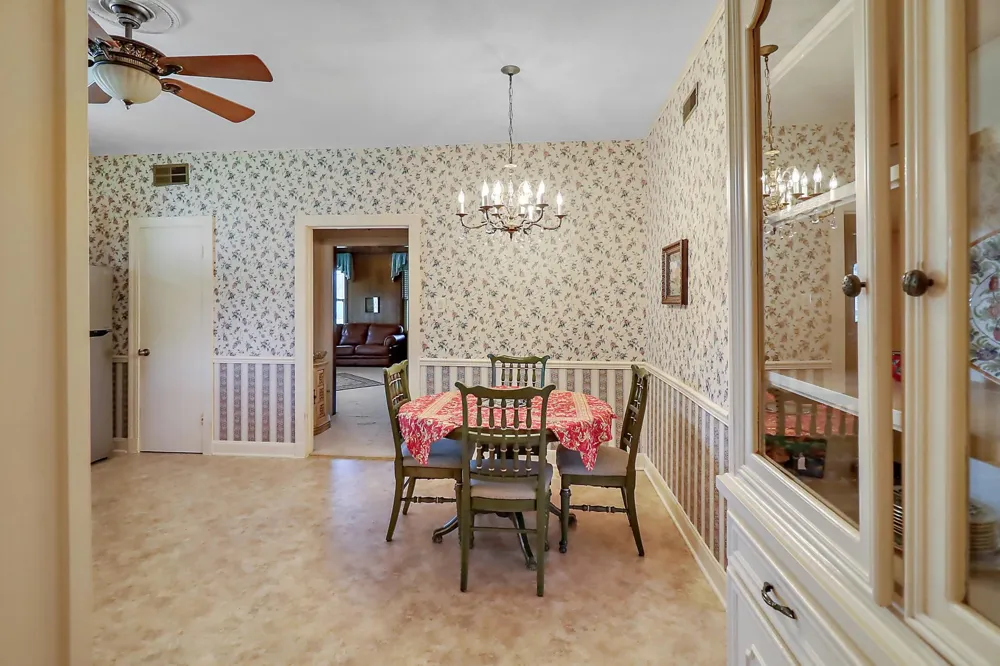 405 Park Street Anahuac, TX 77514