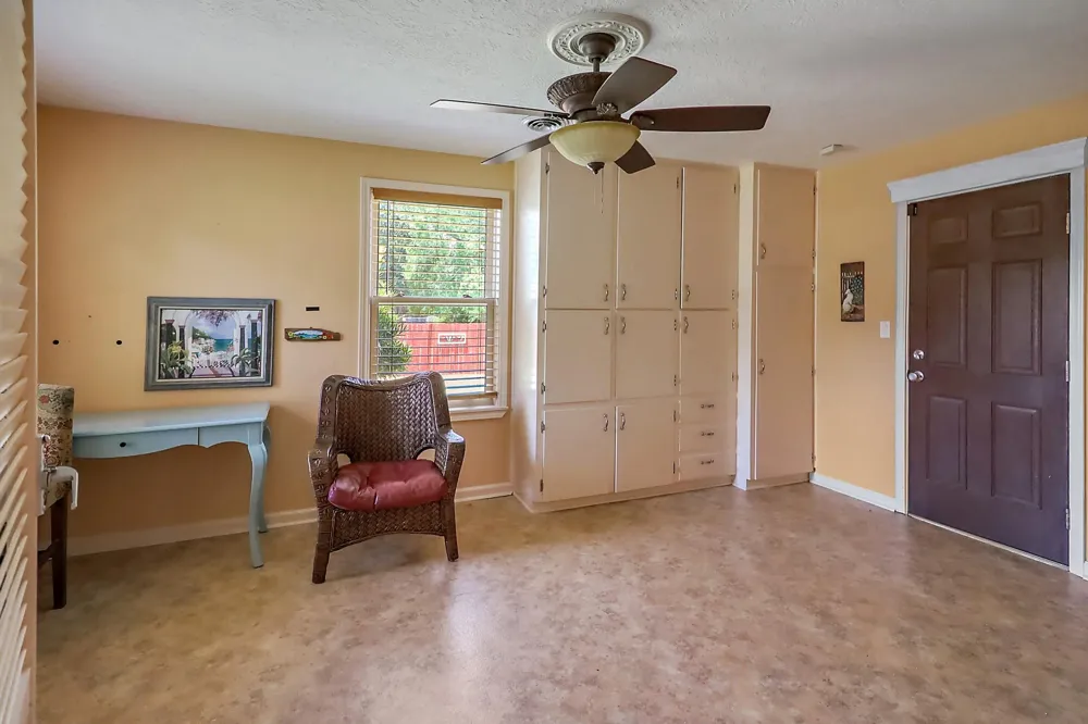 405 Park Street Anahuac, TX 77514