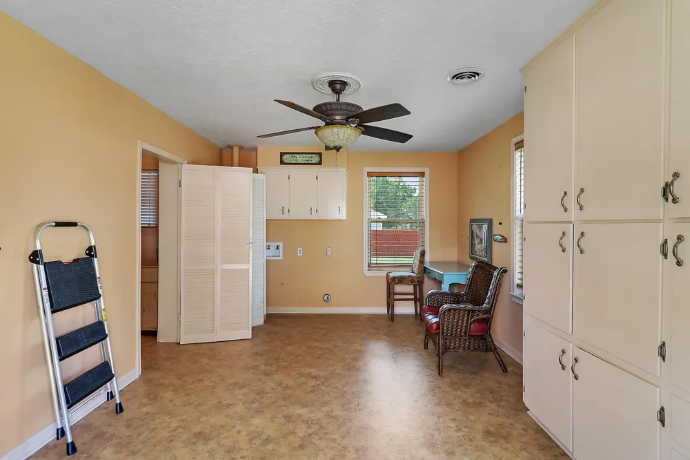 405 Park Street Anahuac, TX 77514