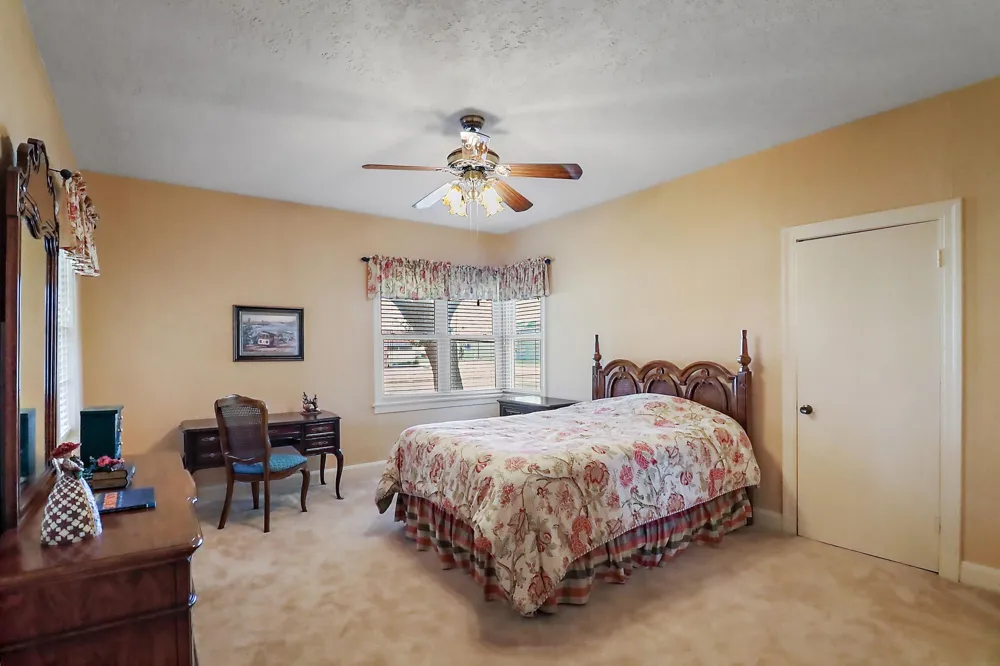 405 Park Street Anahuac, TX 77514