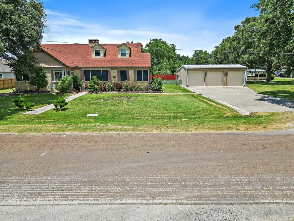 405 Park Street Anahuac, TX 77514