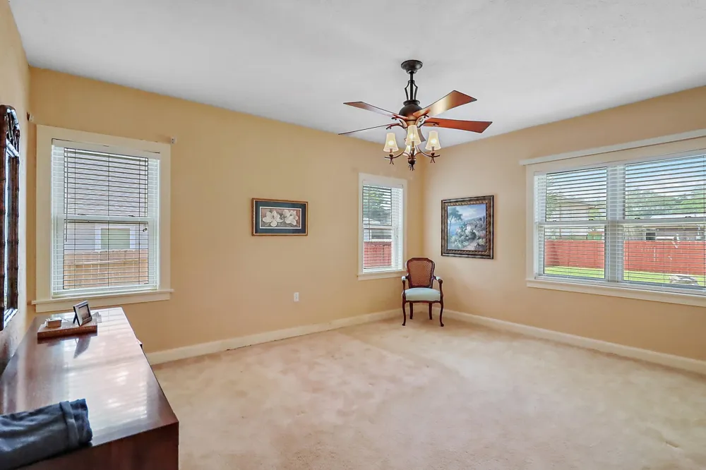 405 Park Street Anahuac, TX 77514
