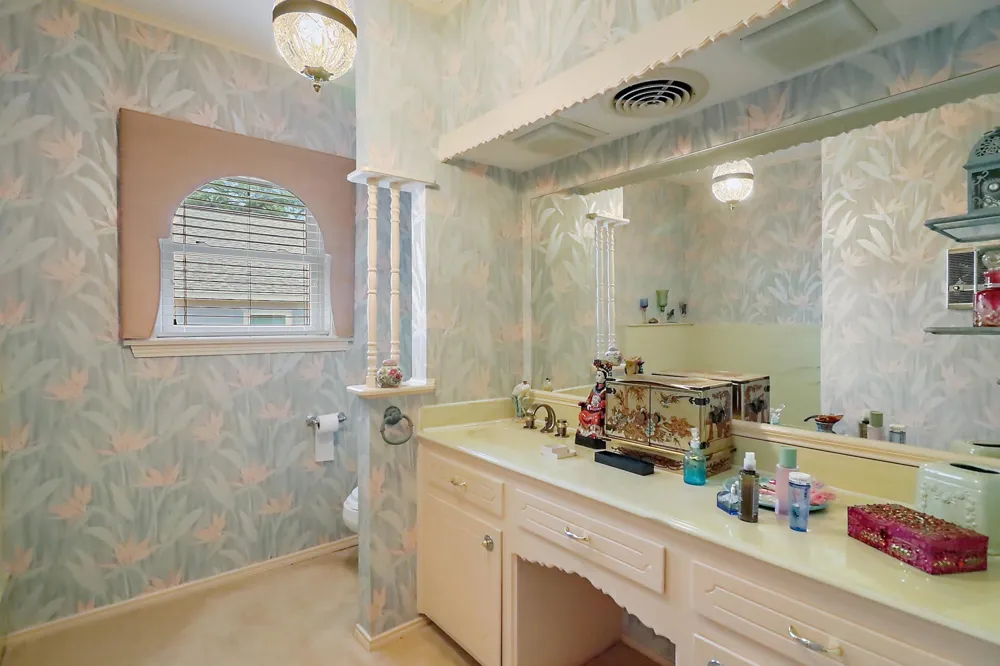 405 Park Street Anahuac, TX 77514