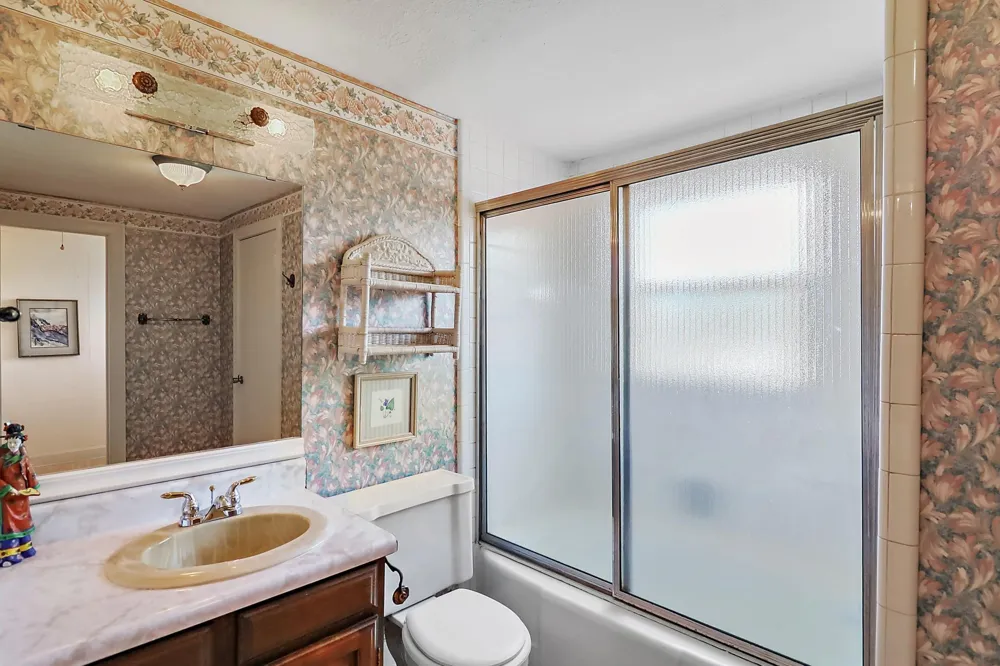 405 Park Street Anahuac, TX 77514